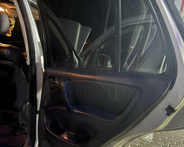 Серый Мерседес М-Класс, объемом двигателя 4 л и пробегом 250 тыс. км за 6200 $, фото 15 на Automoto.ua