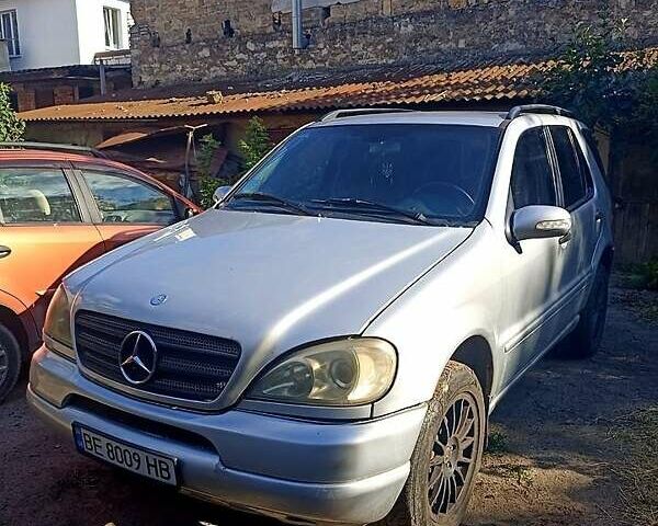 Серый Мерседес М-Класс, объемом двигателя 3.8 л и пробегом 350 тыс. км за 6100 $, фото 6 на Automoto.ua