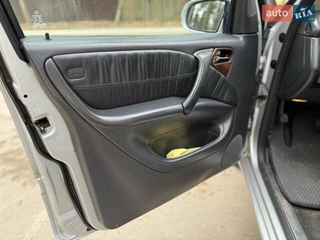 Сірий Мерседес М-Клас, об'ємом двигуна 2.69 л та пробігом 309 тис. км за 7500 $, фото 13 на Automoto.ua