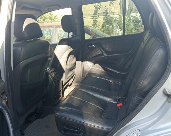 Серый Мерседес М-Класс, объемом двигателя 3.5 л и пробегом 350 тыс. км за 5800 $, фото 3 на Automoto.ua