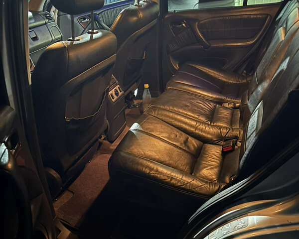 Серый Мерседес М-Класс, объемом двигателя 4 л и пробегом 250 тыс. км за 6200 $, фото 11 на Automoto.ua