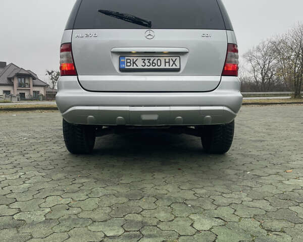 Серый Мерседес М-Класс, объемом двигателя 2.69 л и пробегом 390 тыс. км за 8350 $, фото 7 на Automoto.ua