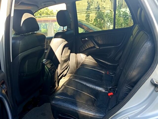 Серый Мерседес М-Класс, объемом двигателя 3.8 л и пробегом 350 тыс. км за 6100 $, фото 4 на Automoto.ua