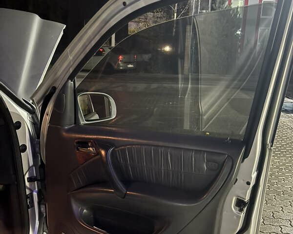 Серый Мерседес М-Класс, объемом двигателя 4 л и пробегом 250 тыс. км за 6200 $, фото 13 на Automoto.ua