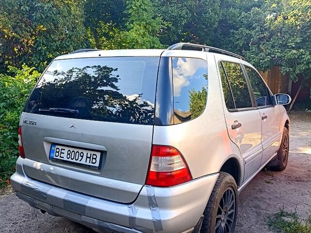 Серый Мерседес М-Класс, объемом двигателя 3.8 л и пробегом 350 тыс. км за 6100 $, фото 1 на Automoto.ua