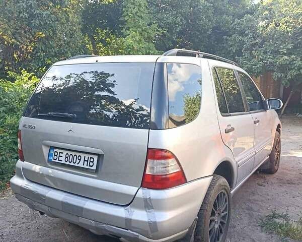 Серый Мерседес М-Класс, объемом двигателя 3.5 л и пробегом 350 тыс. км за 5800 $, фото 1 на Automoto.ua