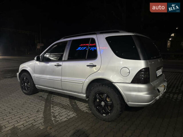 Серый Мерседес М-Класс, объемом двигателя 4 л и пробегом 250 тыс. км за 6200 $, фото 1 на Automoto.ua