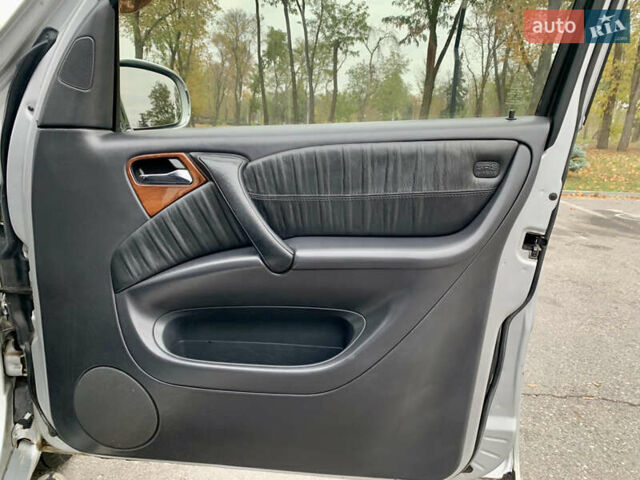 Серый Мерседес М-Класс, объемом двигателя 3.72 л и пробегом 299 тыс. км за 7000 $, фото 17 на Automoto.ua