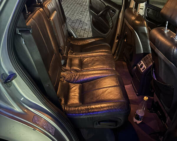 Серый Мерседес М-Класс, объемом двигателя 4 л и пробегом 250 тыс. км за 6200 $, фото 16 на Automoto.ua