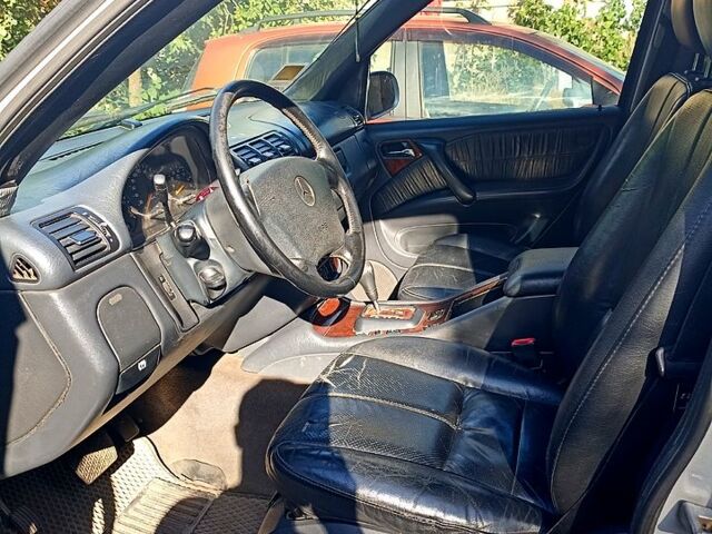 Серый Мерседес М-Класс, объемом двигателя 3.8 л и пробегом 350 тыс. км за 6100 $, фото 3 на Automoto.ua