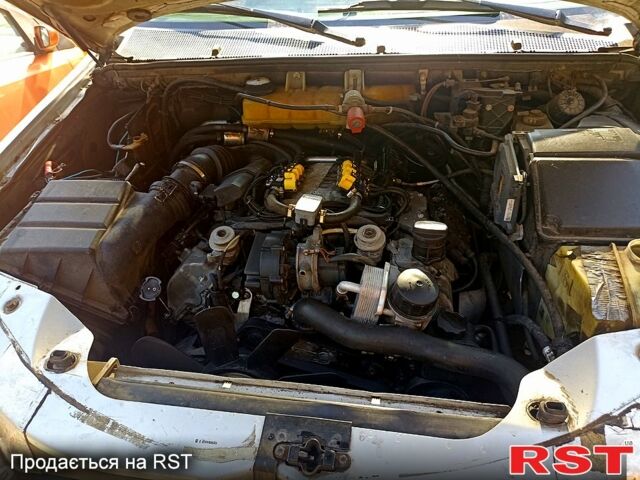 Серый Мерседес М-Класс, объемом двигателя 3.8 л и пробегом 350 тыс. км за 6100 $, фото 6 на Automoto.ua