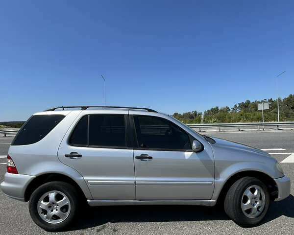 Серый Мерседес М-Класс, объемом двигателя 2.69 л и пробегом 460 тыс. км за 7999 $, фото 1 на Automoto.ua