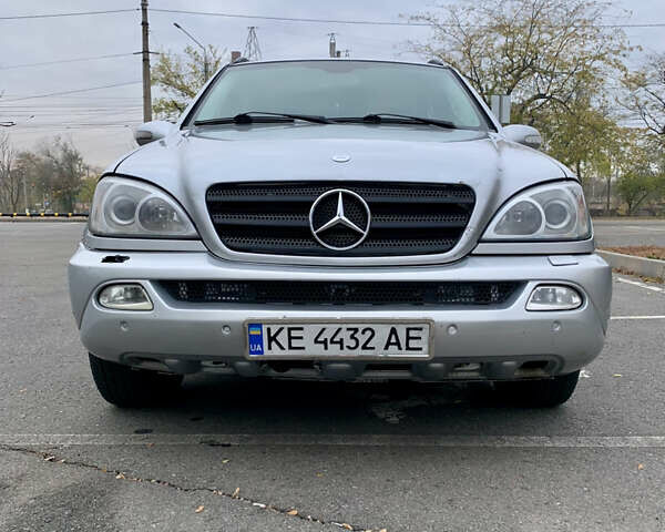 Серый Мерседес М-Класс, объемом двигателя 3.72 л и пробегом 299 тыс. км за 7000 $, фото 1 на Automoto.ua