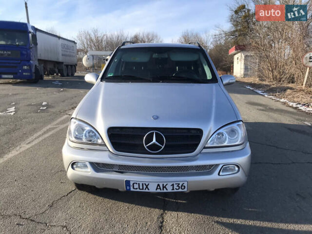 Серый Мерседес М-Класс, объемом двигателя 2.7 л и пробегом 327 тыс. км за 4499 $, фото 3 на Automoto.ua