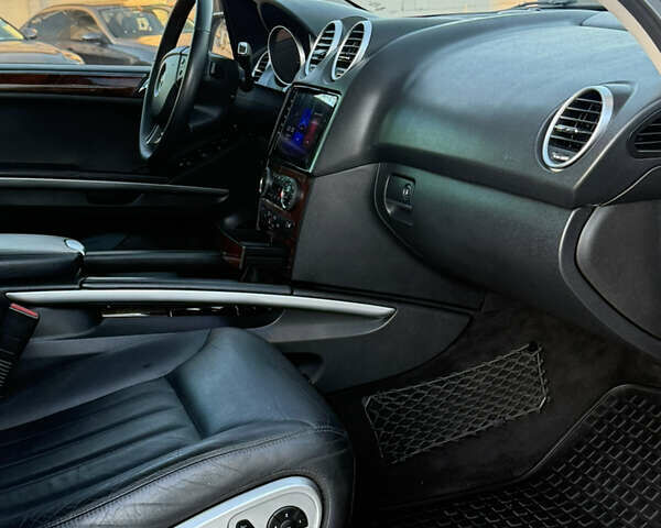 Серый Мерседес М-Класс, объемом двигателя 3.5 л и пробегом 300 тыс. км за 7999 $, фото 22 на Automoto.ua