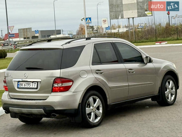 Серый Мерседес М-Класс, объемом двигателя 3.5 л и пробегом 300 тыс. км за 7999 $, фото 10 на Automoto.ua