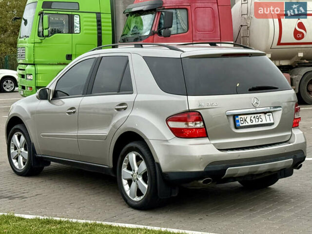 Серый Мерседес М-Класс, объемом двигателя 3.5 л и пробегом 300 тыс. км за 7999 $, фото 14 на Automoto.ua