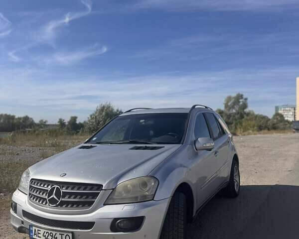 Сірий Мерседес М-Клас, об'ємом двигуна 2.99 л та пробігом 312 тис. км за 9999 $, фото 7 на Automoto.ua