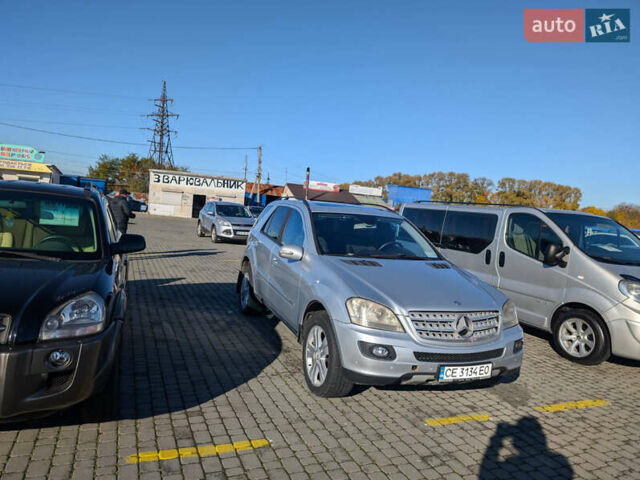 Серый Мерседес М-Класс, объемом двигателя 3 л и пробегом 380 тыс. км за 10500 $, фото 1 на Automoto.ua