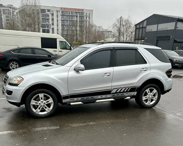 Серый Мерседес М-Класс, объемом двигателя 4.97 л и пробегом 228 тыс. км за 10000 $, фото 8 на Automoto.ua