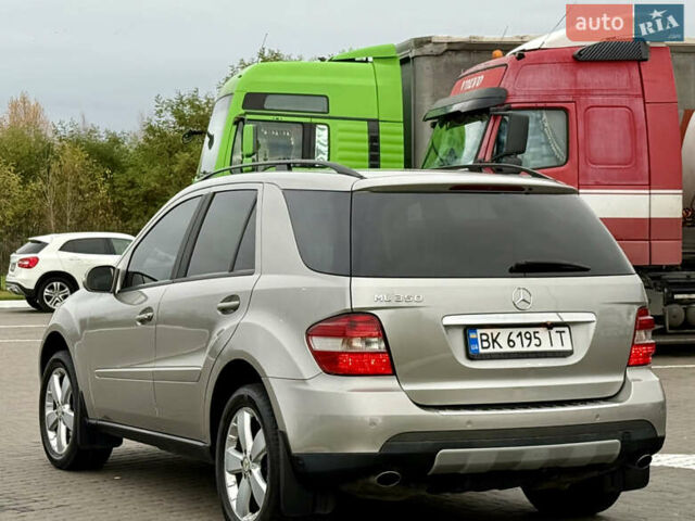 Серый Мерседес М-Класс, объемом двигателя 3.5 л и пробегом 300 тыс. км за 7999 $, фото 16 на Automoto.ua