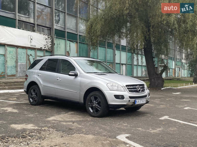 Сірий Мерседес М-Клас, об'ємом двигуна 3 л та пробігом 350 тис. км за 8500 $, фото 6 на Automoto.ua