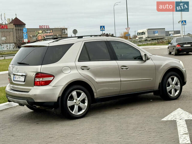 Серый Мерседес М-Класс, объемом двигателя 3.5 л и пробегом 300 тыс. км за 7999 $, фото 9 на Automoto.ua