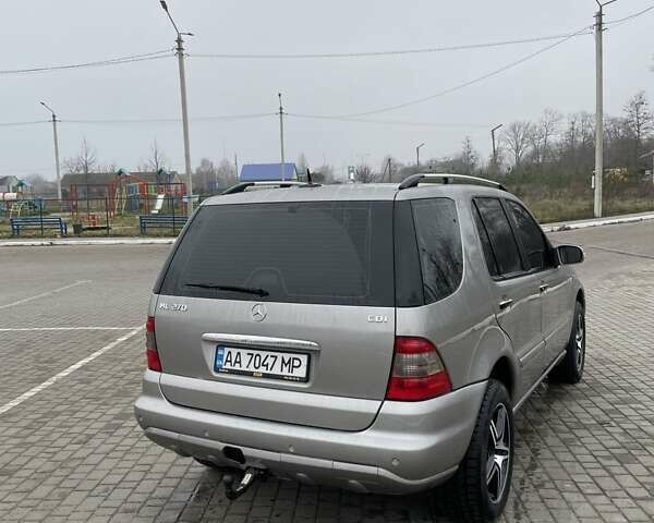 Серый Мерседес М-Класс, объемом двигателя 2.69 л и пробегом 383 тыс. км за 9800 $, фото 12 на Automoto.ua