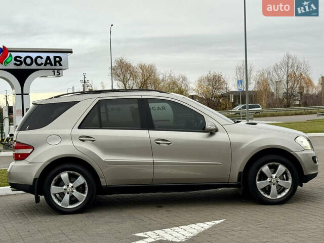 Серый Мерседес М-Класс, объемом двигателя 3.5 л и пробегом 300 тыс. км за 7999 $, фото 12 на Automoto.ua