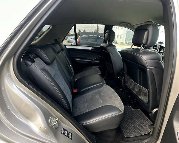 Серый Мерседес М-Класс, объемом двигателя 3 л и пробегом 300 тыс. км за 6350 $, фото 7 на Automoto.ua