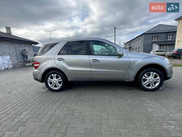 Серый Мерседес М-Класс, объемом двигателя 3 л и пробегом 300 тыс. км за 6350 $, фото 2 на Automoto.ua