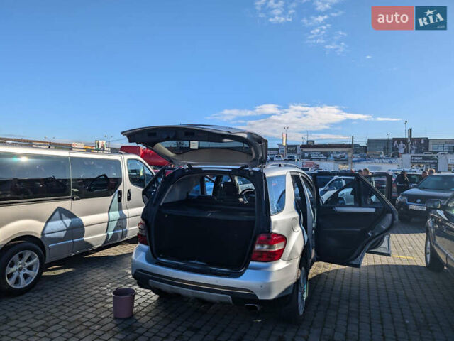 Серый Мерседес М-Класс, объемом двигателя 3 л и пробегом 380 тыс. км за 10500 $, фото 9 на Automoto.ua