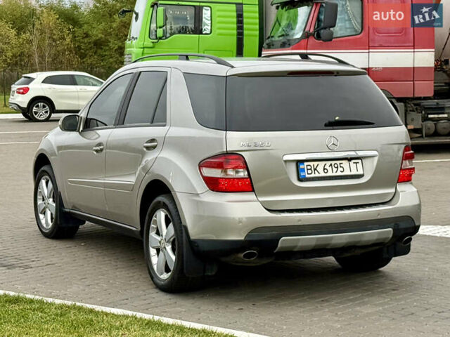 Серый Мерседес М-Класс, объемом двигателя 3.5 л и пробегом 300 тыс. км за 7999 $, фото 15 на Automoto.ua