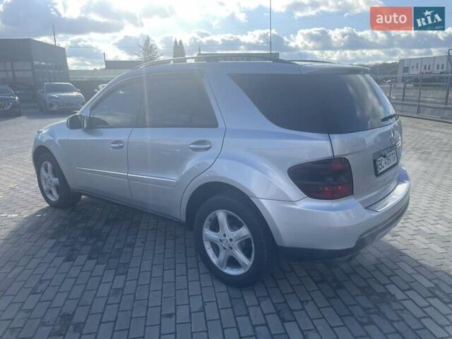 Сірий Мерседес М-Клас, об'ємом двигуна 3.5 л та пробігом 303 тис. км за 9500 $, фото 5 на Automoto.ua