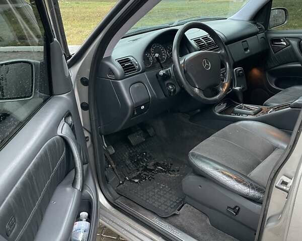 Серый Мерседес М-Класс, объемом двигателя 2.69 л и пробегом 383 тыс. км за 9800 $, фото 22 на Automoto.ua