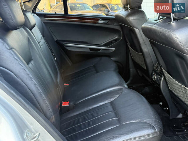 Серый Мерседес М-Класс, объемом двигателя 3.5 л и пробегом 300 тыс. км за 7999 $, фото 21 на Automoto.ua