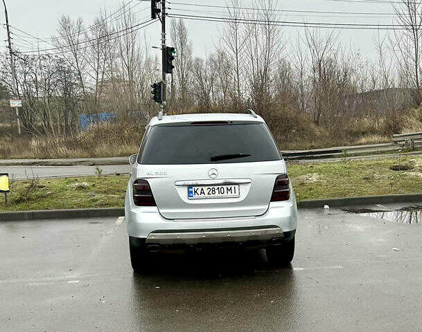 Серый Мерседес М-Класс, объемом двигателя 4.97 л и пробегом 228 тыс. км за 10000 $, фото 14 на Automoto.ua