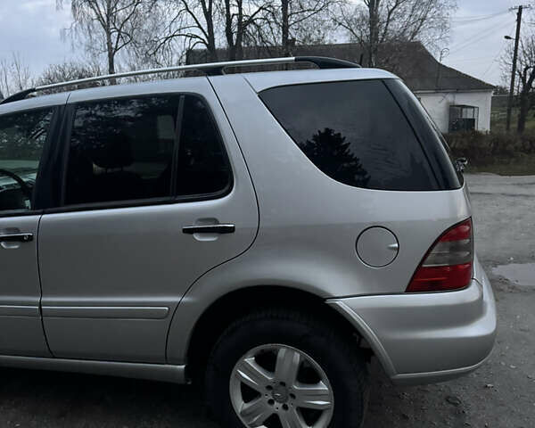 Серый Мерседес М-Класс, объемом двигателя 2.69 л и пробегом 474 тыс. км за 7000 $, фото 7 на Automoto.ua