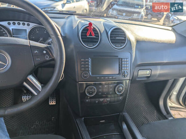 Серый Мерседес М-Класс, объемом двигателя 3 л и пробегом 380 тыс. км за 10500 $, фото 13 на Automoto.ua