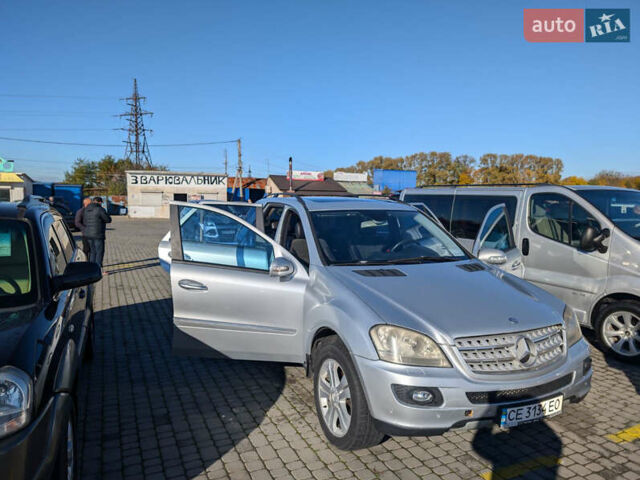 Серый Мерседес М-Класс, объемом двигателя 3 л и пробегом 380 тыс. км за 10500 $, фото 4 на Automoto.ua