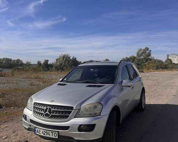 Сірий Мерседес М-Клас, об'ємом двигуна 2.99 л та пробігом 312 тис. км за 9999 $, фото 3 на Automoto.ua