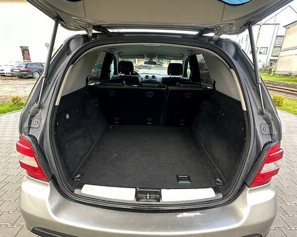 Серый Мерседес М-Класс, объемом двигателя 3 л и пробегом 300 тыс. км за 6000 $, фото 4 на Automoto.ua