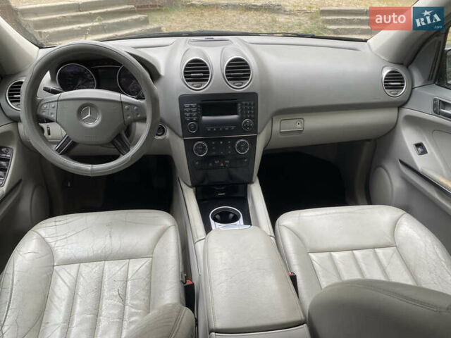 Сірий Мерседес М-Клас, об'ємом двигуна 3 л та пробігом 350 тис. км за 8500 $, фото 13 на Automoto.ua