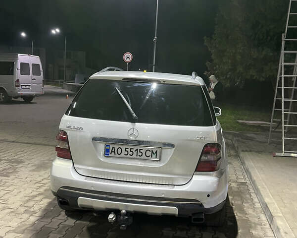 Сірий Мерседес М-Клас, об'ємом двигуна 3 л та пробігом 315 тис. км за 10700 $, фото 4 на Automoto.ua