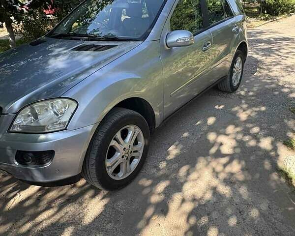 Серый Мерседес М-Класс, объемом двигателя 0 л и пробегом 160 тыс. км за 4939 $, фото 2 на Automoto.ua