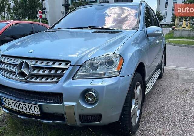 Сірий Мерседес М-Клас, об'ємом двигуна 5 л та пробігом 242 тис. км за 10000 $, фото 9 на Automoto.ua