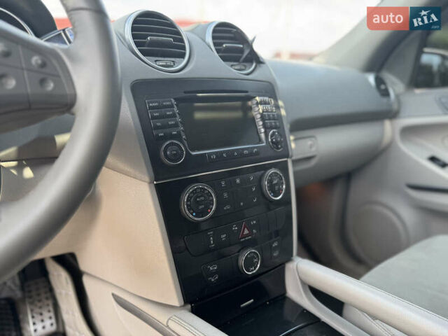 Серый Мерседес М-Класс, объемом двигателя 3.01 л и пробегом 280 тыс. км за 10900 $, фото 15 на Automoto.ua