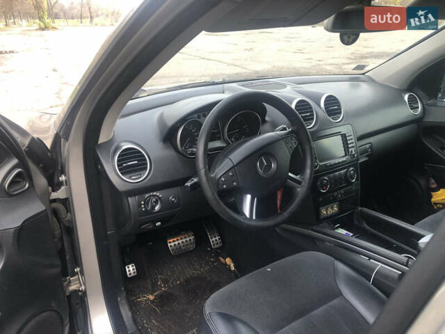 Серый Мерседес М-Класс, объемом двигателя 3 л и пробегом 352 тыс. км за 5500 $, фото 10 на Automoto.ua