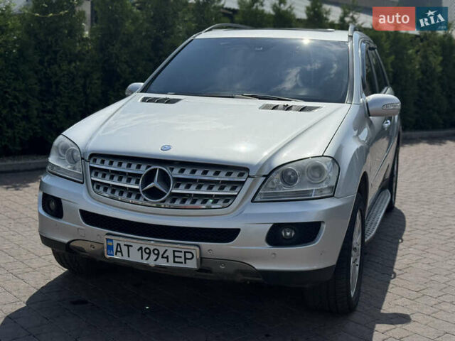 Серый Мерседес М-Класс, объемом двигателя 3.01 л и пробегом 280 тыс. км за 10900 $, фото 2 на Automoto.ua