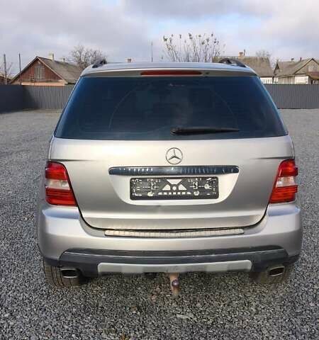 Серый Мерседес М-Класс, объемом двигателя 3 л и пробегом 419 тыс. км за 6200 $, фото 6 на Automoto.ua